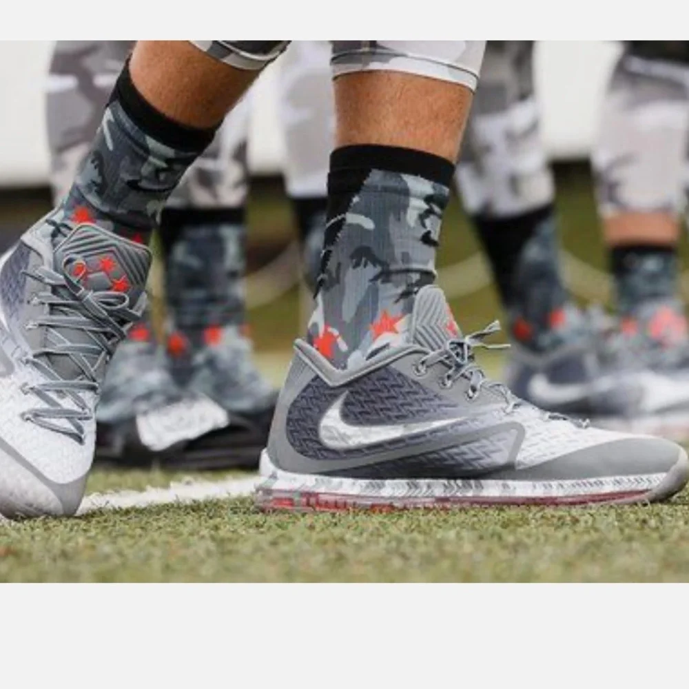 NIKE Field General 2 Grey & Red Like NEW Running Sneakers, Size 11.5 - Picture 2 of 13